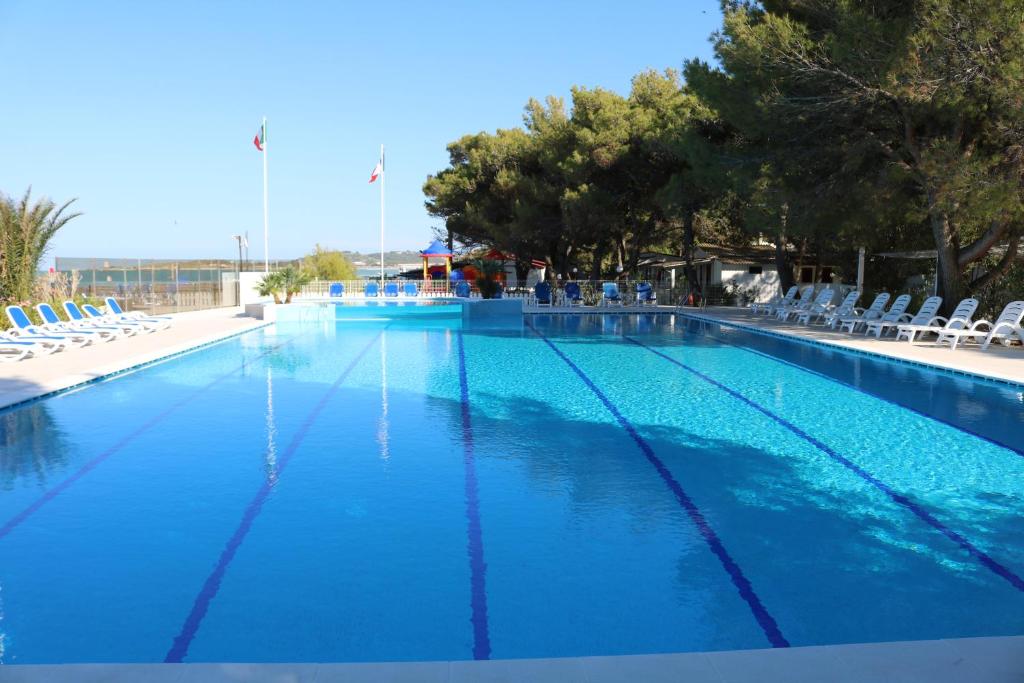 Bazén v ubytování Hotel Gabbiano Beach nebo v jeho okolí