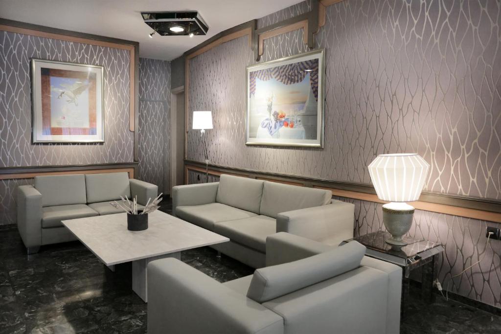 Posedenie v ubytovaní Xenophon Hotel