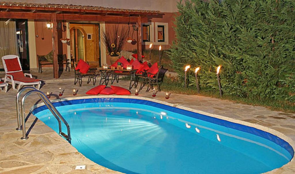 Bazén v ubytování Athenea Villas, Private Pools & Gardens nebo v jeho okolí