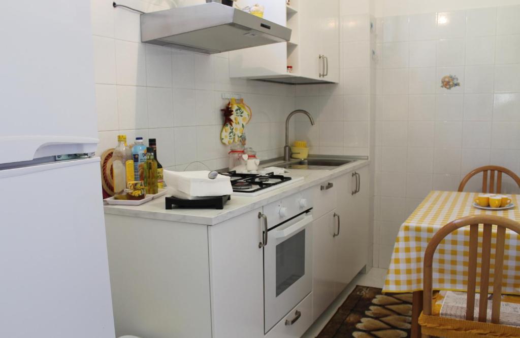 Kuchyň nebo kuchyňský kout v ubytování Vent In Costa Ospitalità Diffusa