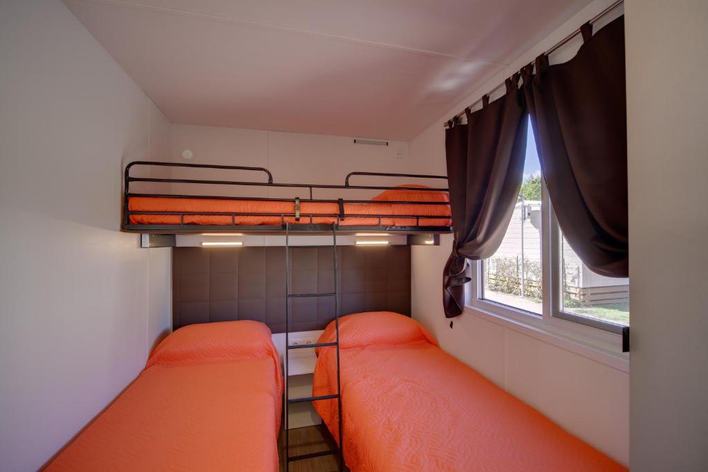 Postel nebo postele na pokoji v ubytování Camping Residence & Lodge Orchidea
