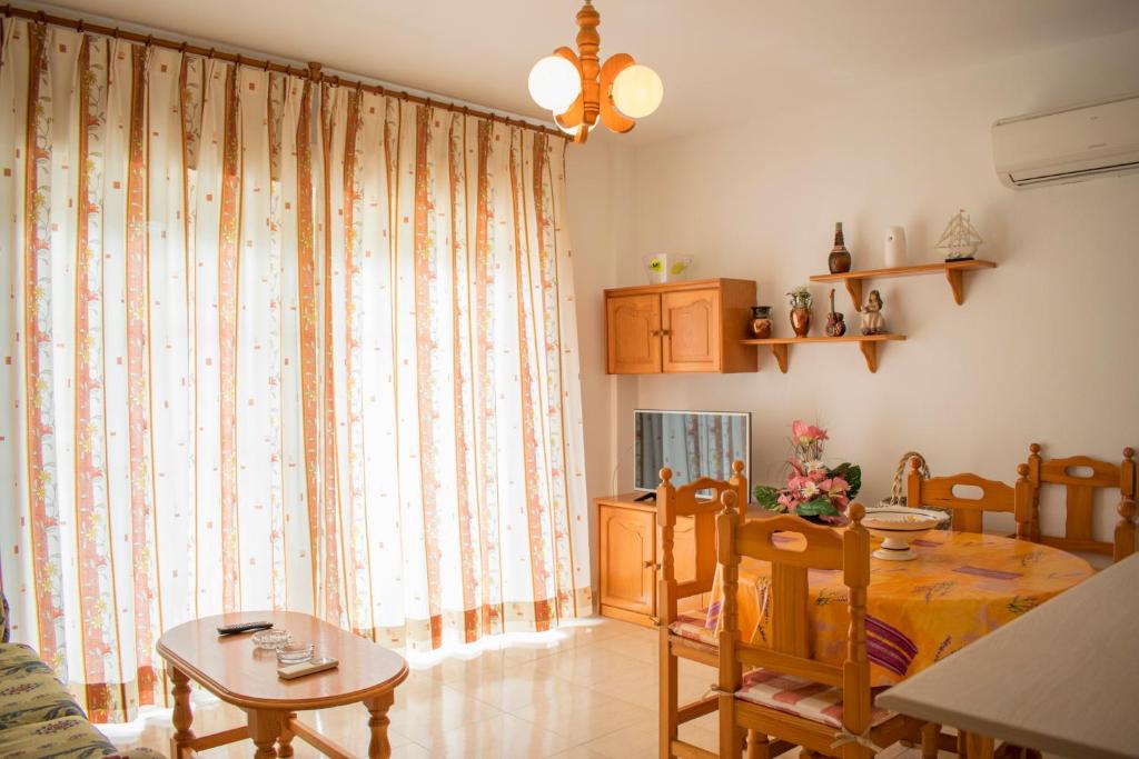 Posedenie v ubytovaní Apartamentos Carmina