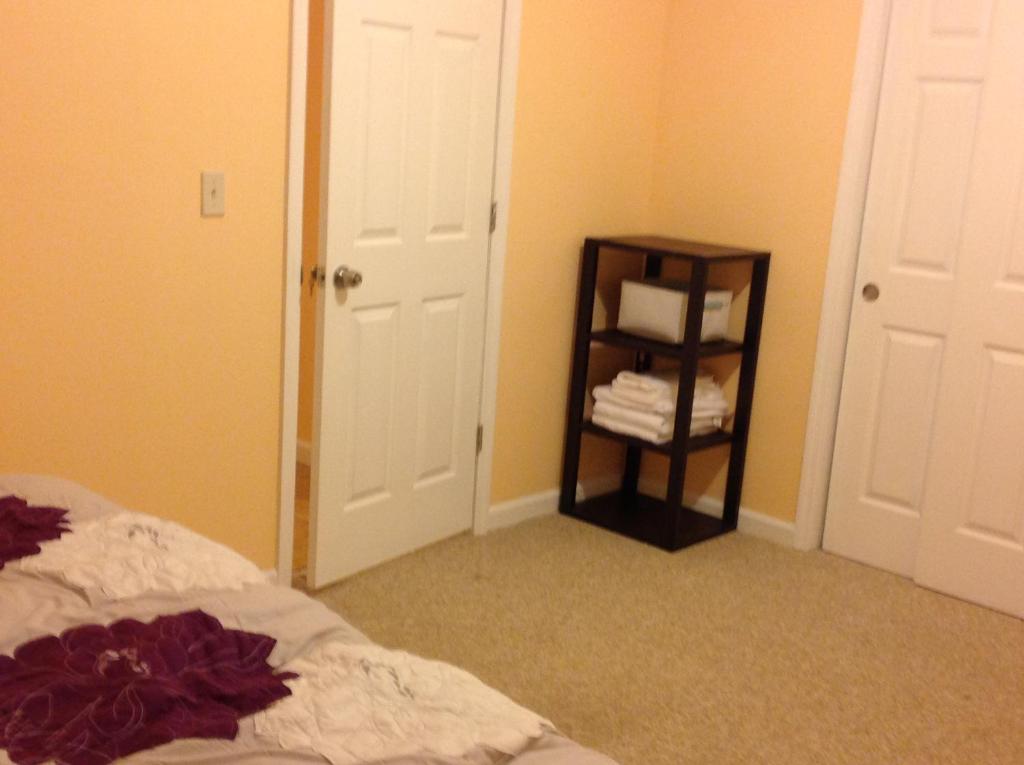 Mojoy Homesuites At Runyon - King Room With Shared Bathroom