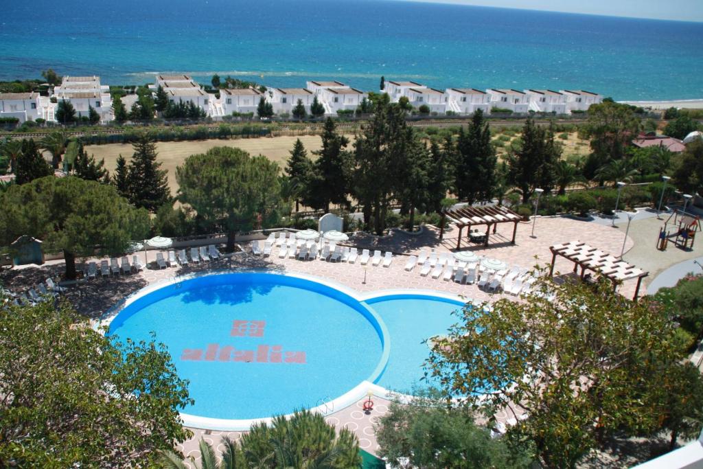 an overhead view of a swimming pool and the beach at Hotel Villaggio Club Altalia in Brancaleone Marina