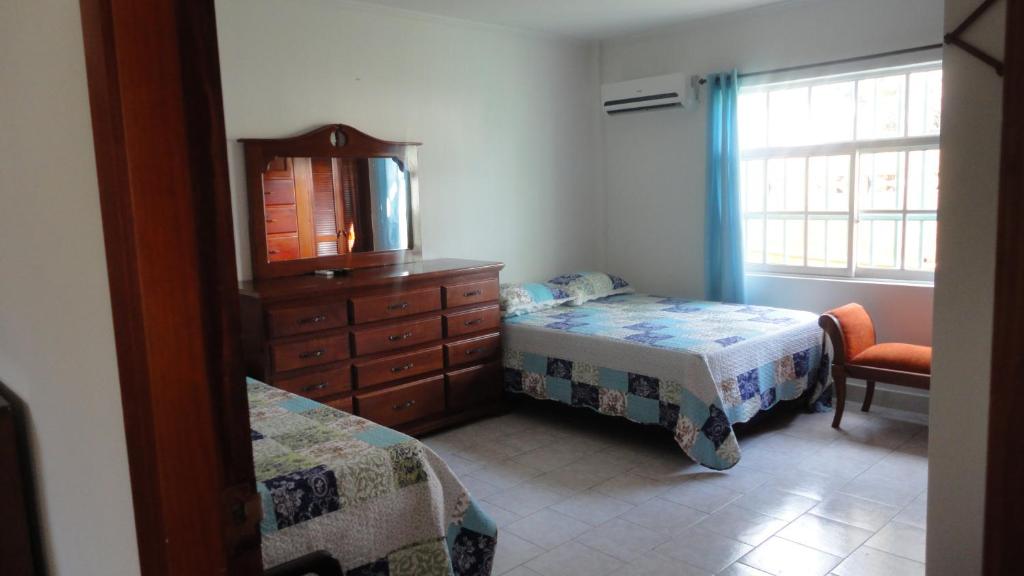Posada Nativa Miss Nova - Triple Room With Private Bathroom