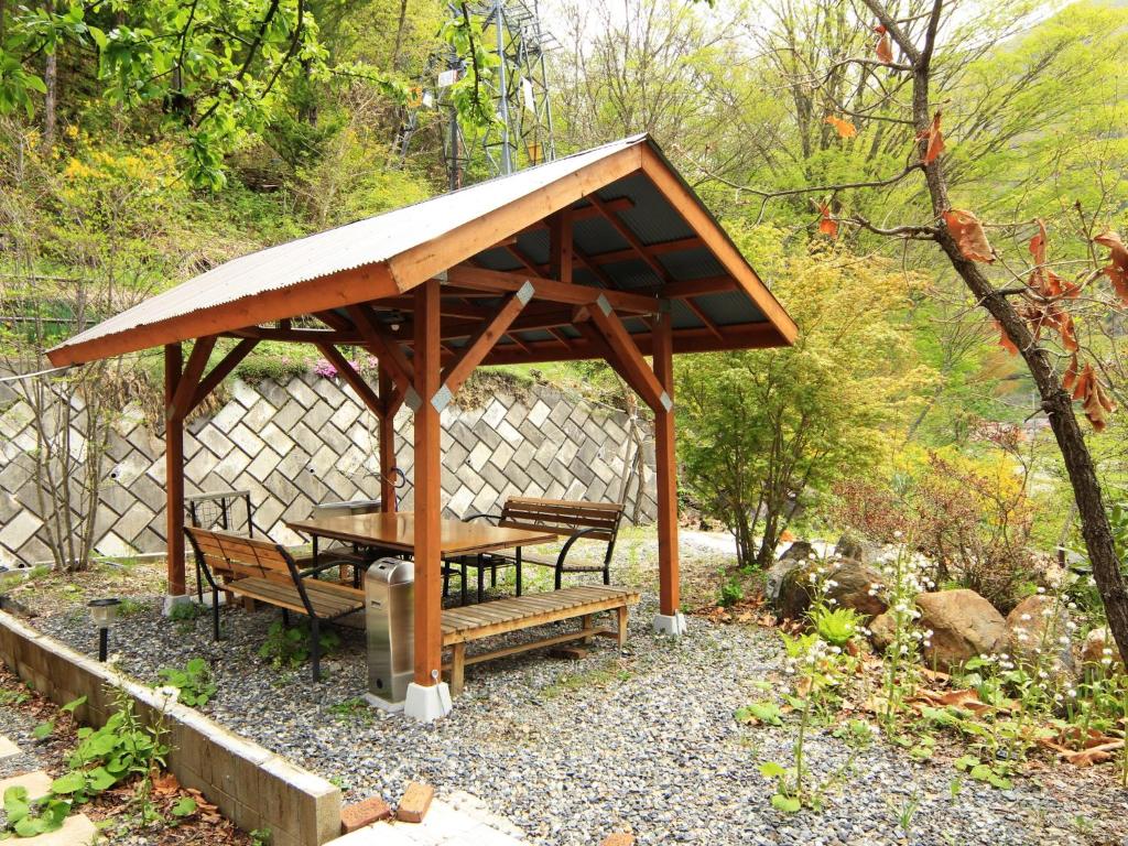 Zahrada ubytování Guesthouse Tomoshibi