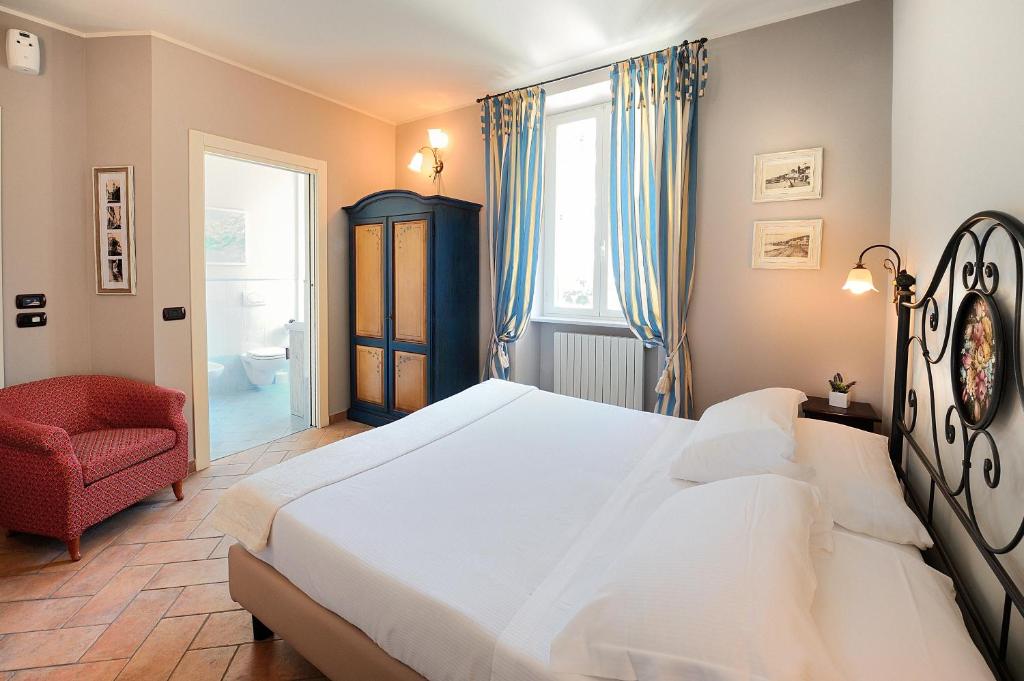 A bed or beds in a room at Albergo Giuan Arma di Taggia