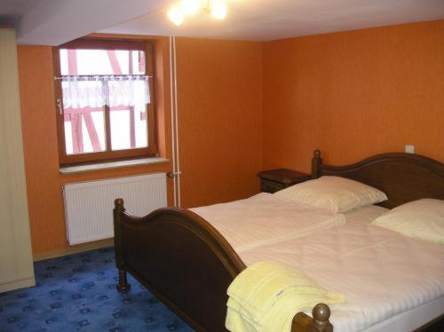 Postel nebo postele na pokoji v ubytování Knüllhotel Tann-Eck
