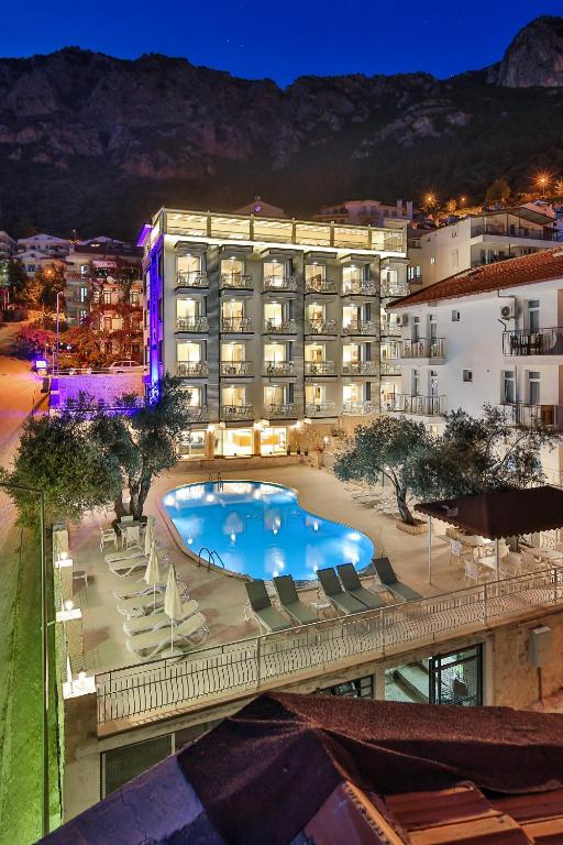 Bazén v ubytování Kaş Artemis Hotel nebo v jeho okolí