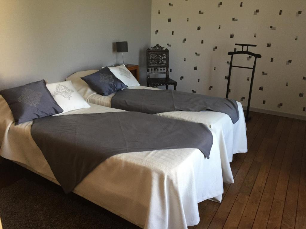 מיטה או מיטות בחדר ב-Au Repos De La Blaise