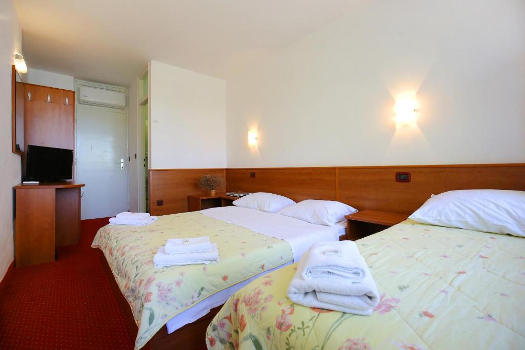 Postel nebo postele na pokoji v ubytování Hotel Luka