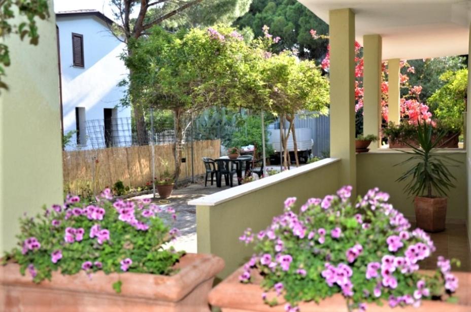 Ogród w obiekcie Vacanze Sardegna Mare San Giovanni Posada