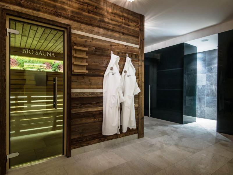 Koupelna v ubytování Hotel La Fradora - Dolomites Hotel