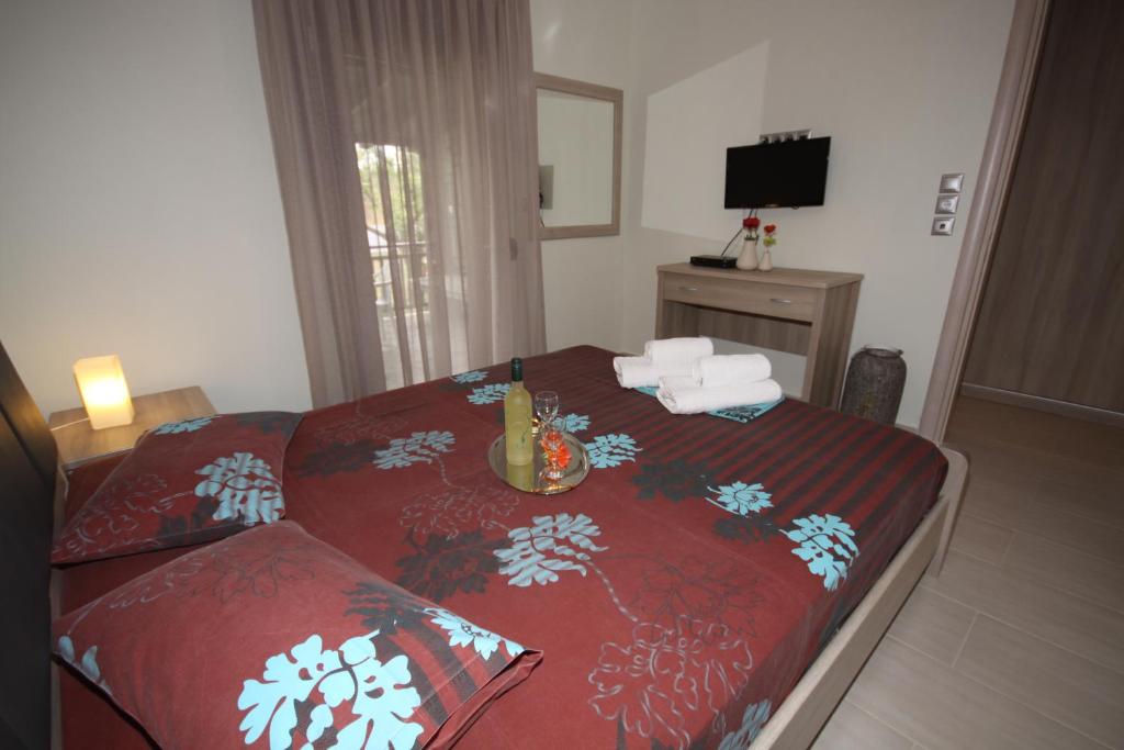 Postel nebo postele na pokoji v ubytování Lampos House Vourvourou