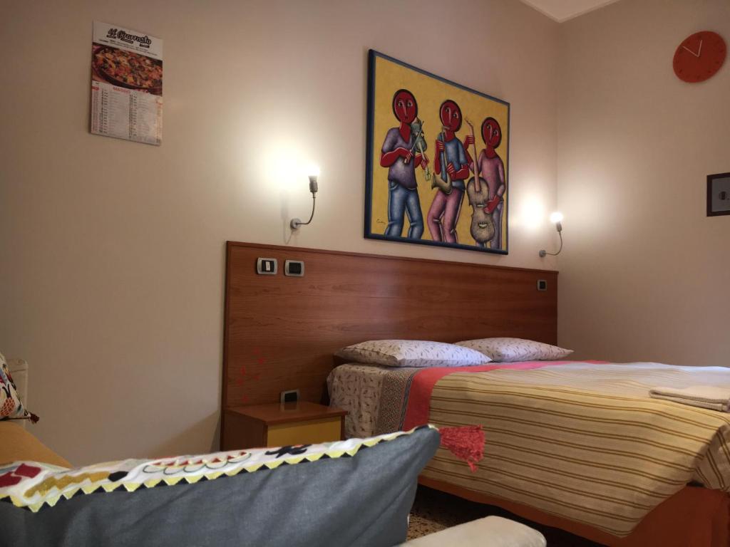 Łóżko lub łóżka w pokoju w obiekcie Piccolo Principe Salerno B&B