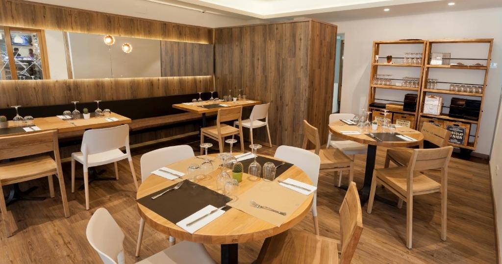 Restaurace v ubytování Apartahotel Dos Ríos Ainsa