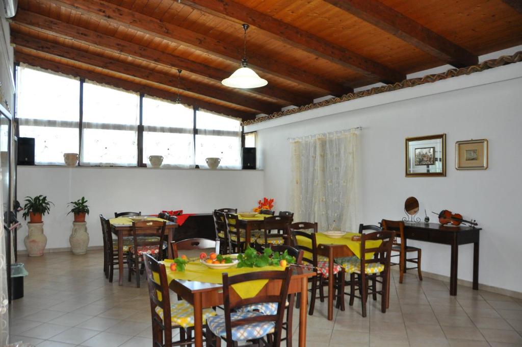 Reštaurácia alebo iné gastronomické zariadenie v ubytovaní Il Terrazzo Sul Sinni