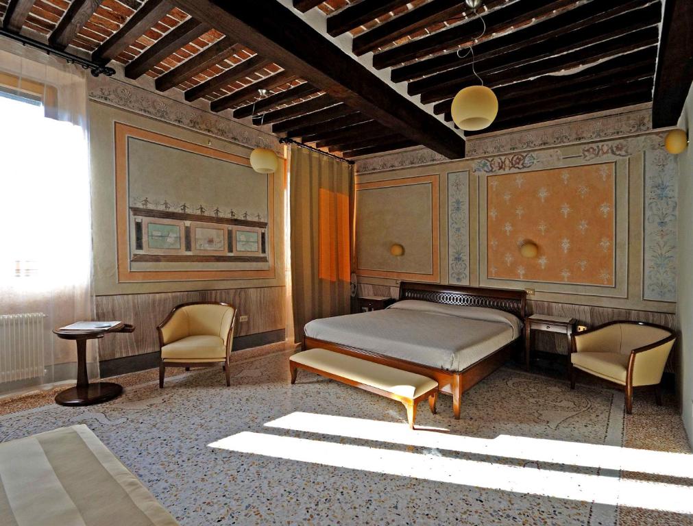 Posteľ alebo postele v izbe v ubytovaní Albergo Giulia Gonzaga