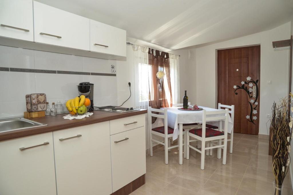 Kuchyň nebo kuchyňský kout v ubytování Apartment Antonio