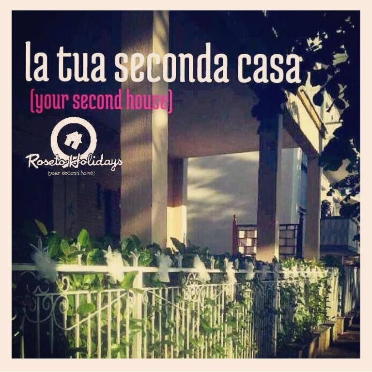 a sign that reads la tula secondosa costa iguana your second house at roseto holidays in Roseto degli Abruzzi