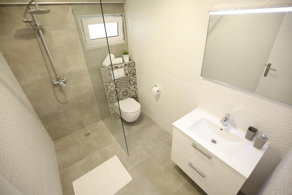 A'marie Apartments SELF CHECK-IN - 14