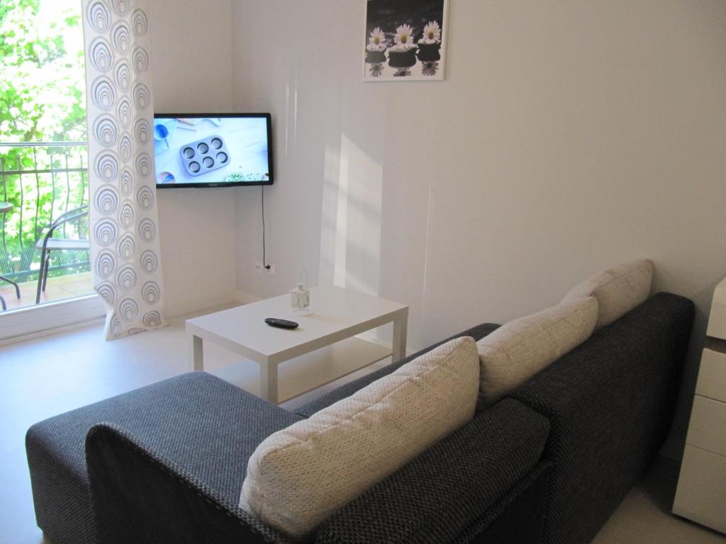 Televízia a/alebo spoločenská miestnosť v ubytovaní Apartament z balkonem przy Latarni 150m od morza
