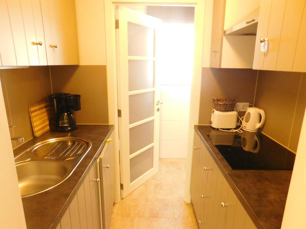 A kitchen or kitchenette at GMID IMMO Apartamento Punta Pelegrí