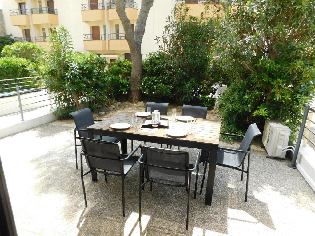 A balcony or terrace at GMID IMMO Apartamento Punta Pelegrí