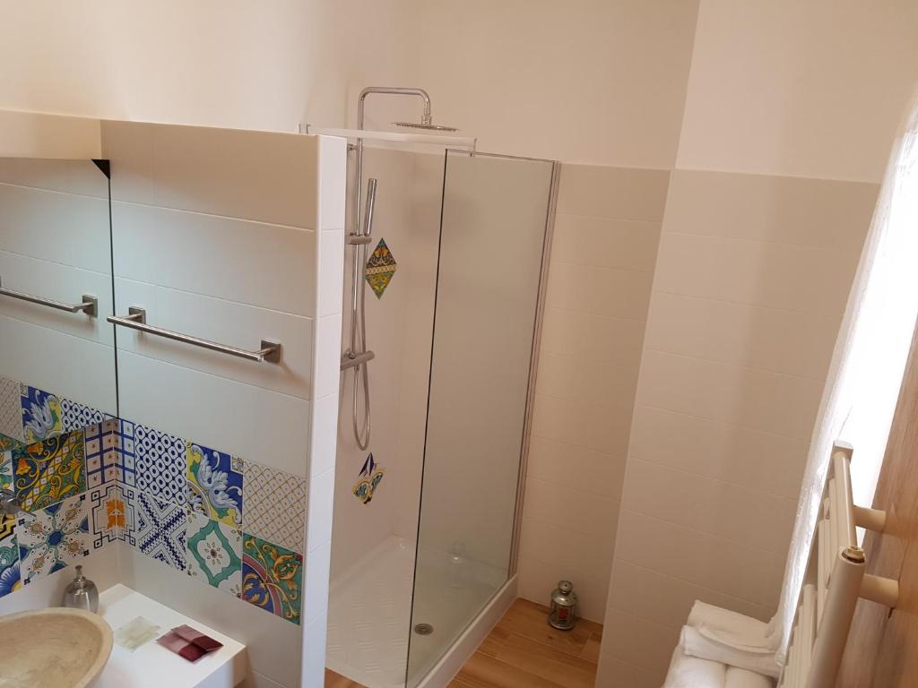 A bathroom at B&B Verdearancio