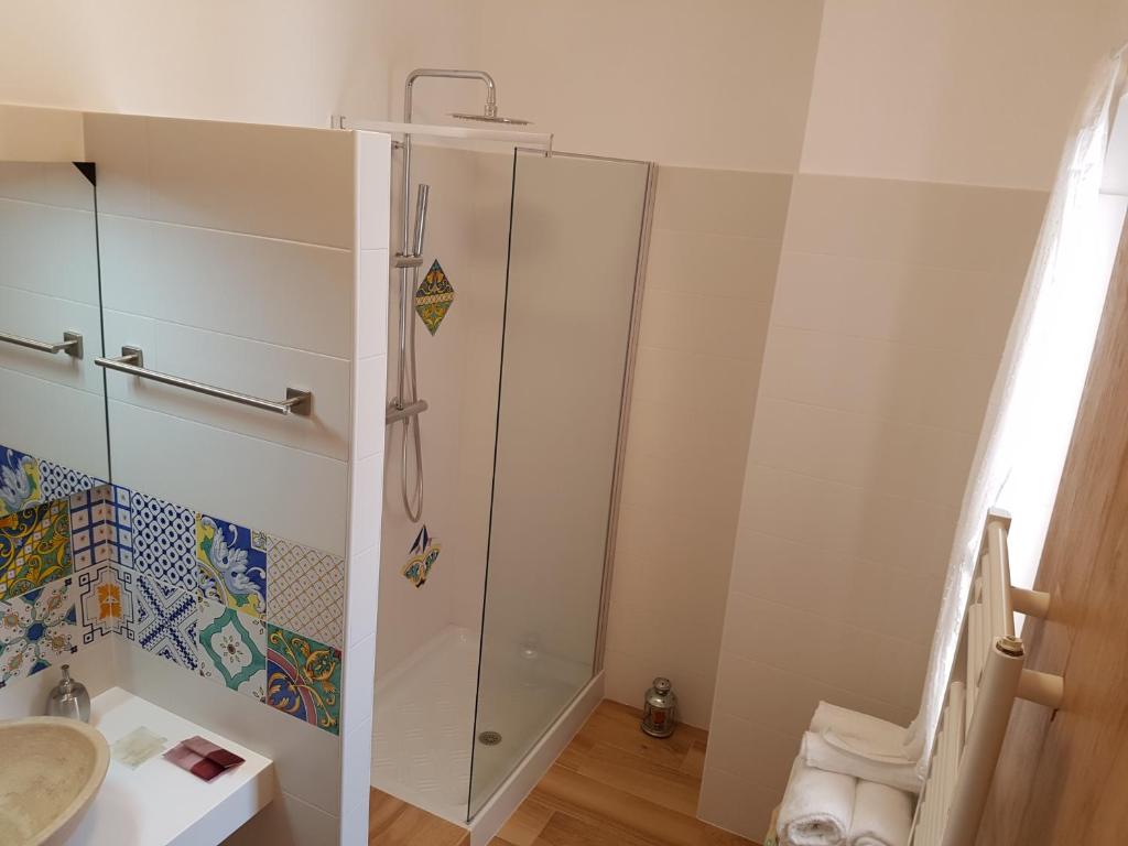 A bathroom at B&B Verdearancio