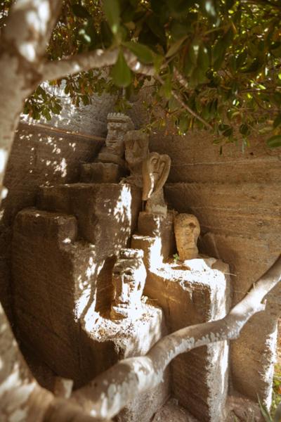 a close up of a stone wall with a statue at L'Oasi Villaggio Albergo in Favignana