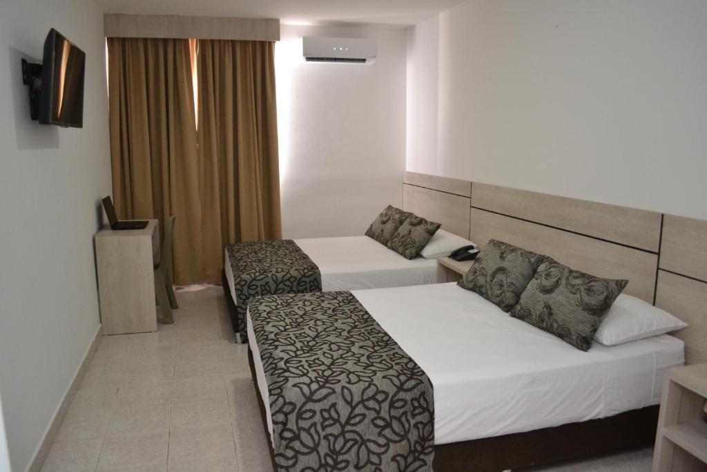 A television and/or entertainment centre at Hotel Kurakatá