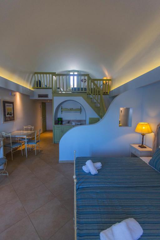 Postel nebo postele na pokoji v ubytování Anassa Deluxe Suites
