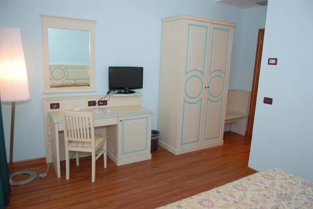 Telewizja i/lub zestaw kina domowego w obiekcie Hotel Plazza