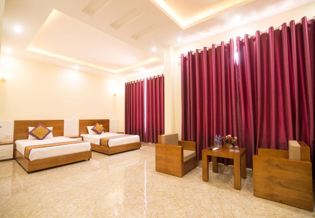 Khu vực ghế ngồi tại Thang Long Hotel