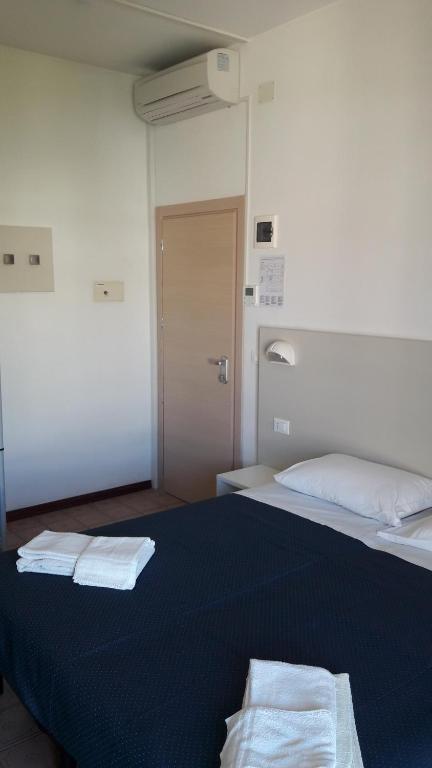 Postel nebo postele na pokoji v ubytování B&B - Meuble' - Hotel " CORDIALE "