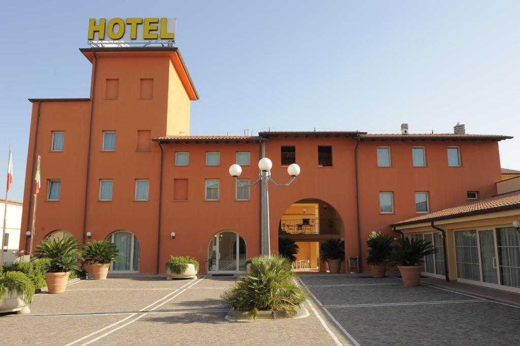 a hotel with a hotel sign on top of it at Hotel Plazza in Porcari