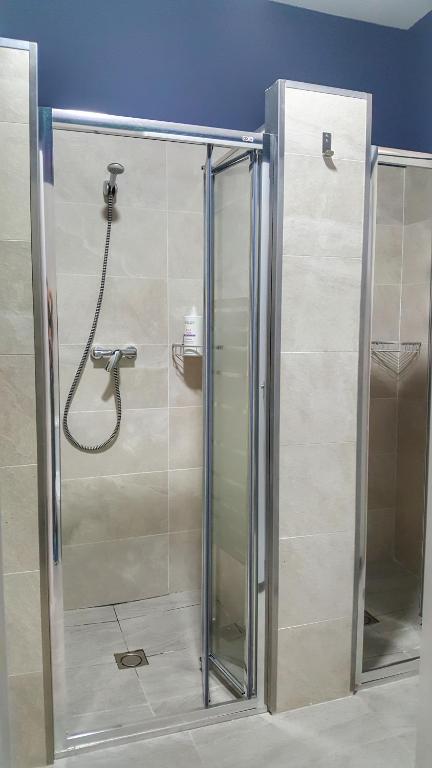A bathroom at Cruces de Iria