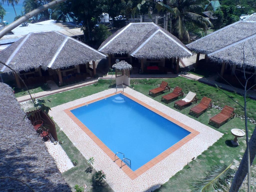een uitzicht over een zwembad in een resort bij Rubin Resort in San Vicente