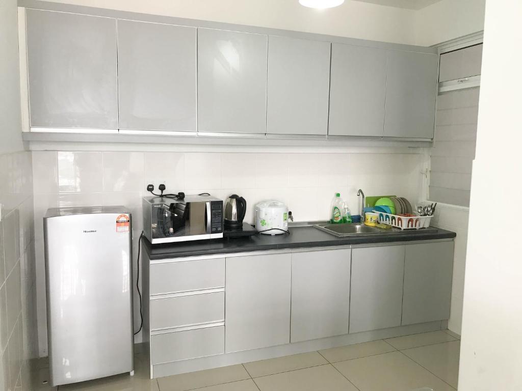 Kuchyň nebo kuchyňský kout v ubytování Palm Homestay Dwiputra Putrajaya