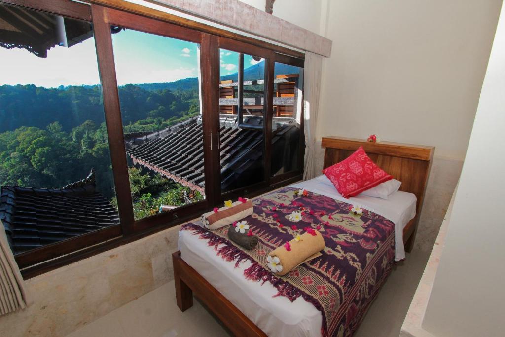 Postel nebo postele na pokoji v ubytování Rinjani Lodge