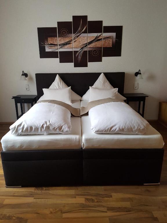 Postel nebo postele na pokoji v ubytování Hotel Domhof