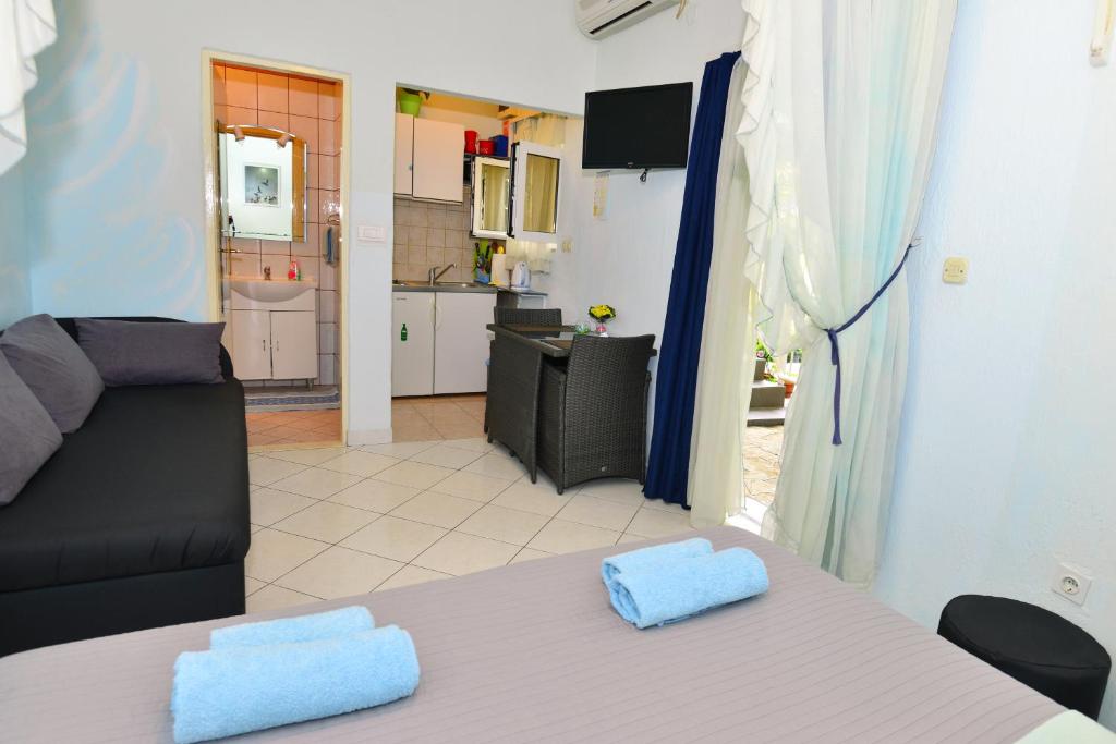 Apartments Veky 3 - 6