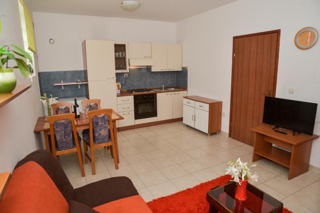 Kuchnia lub aneks kuchenny w obiekcie Latmo Apartment Zadar