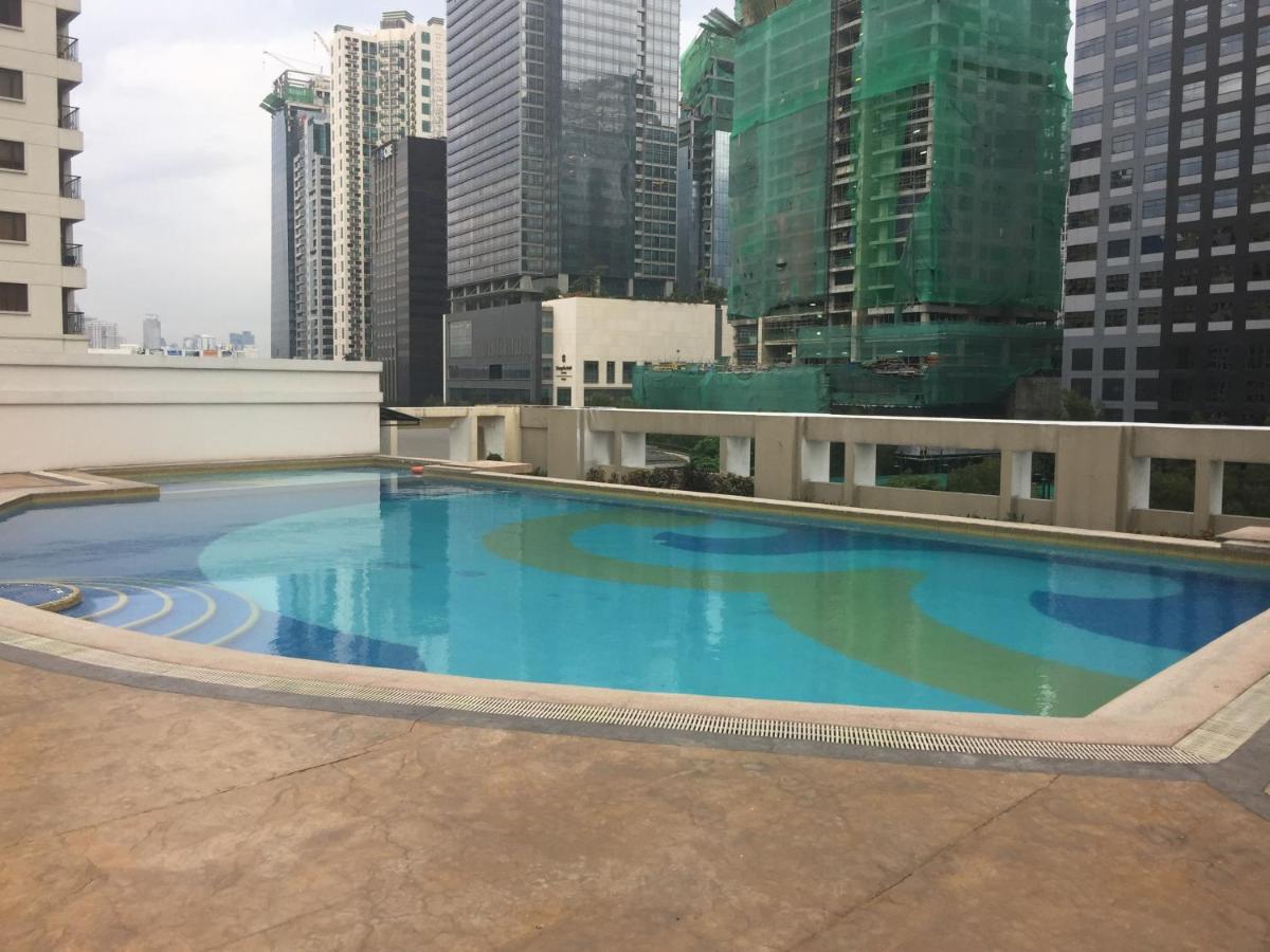 Luxury Condo at Forbeswood Parklane The Fort BGC - Housity
