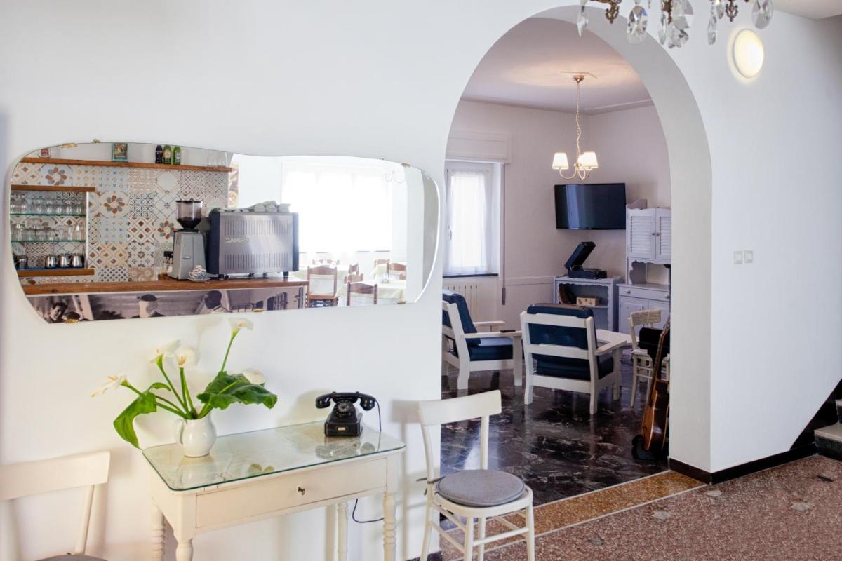 Hotel Costa Azzurra -Free Parking - Easy Stay -Spotorno - Housity