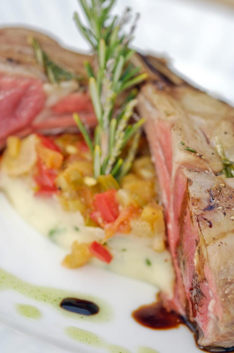 Comida en o cerca de este hotel