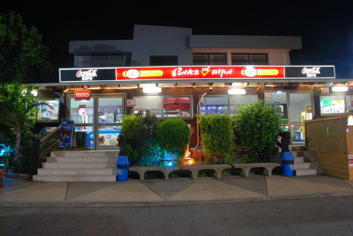 בקתה מקום טוב באמצע - Housity