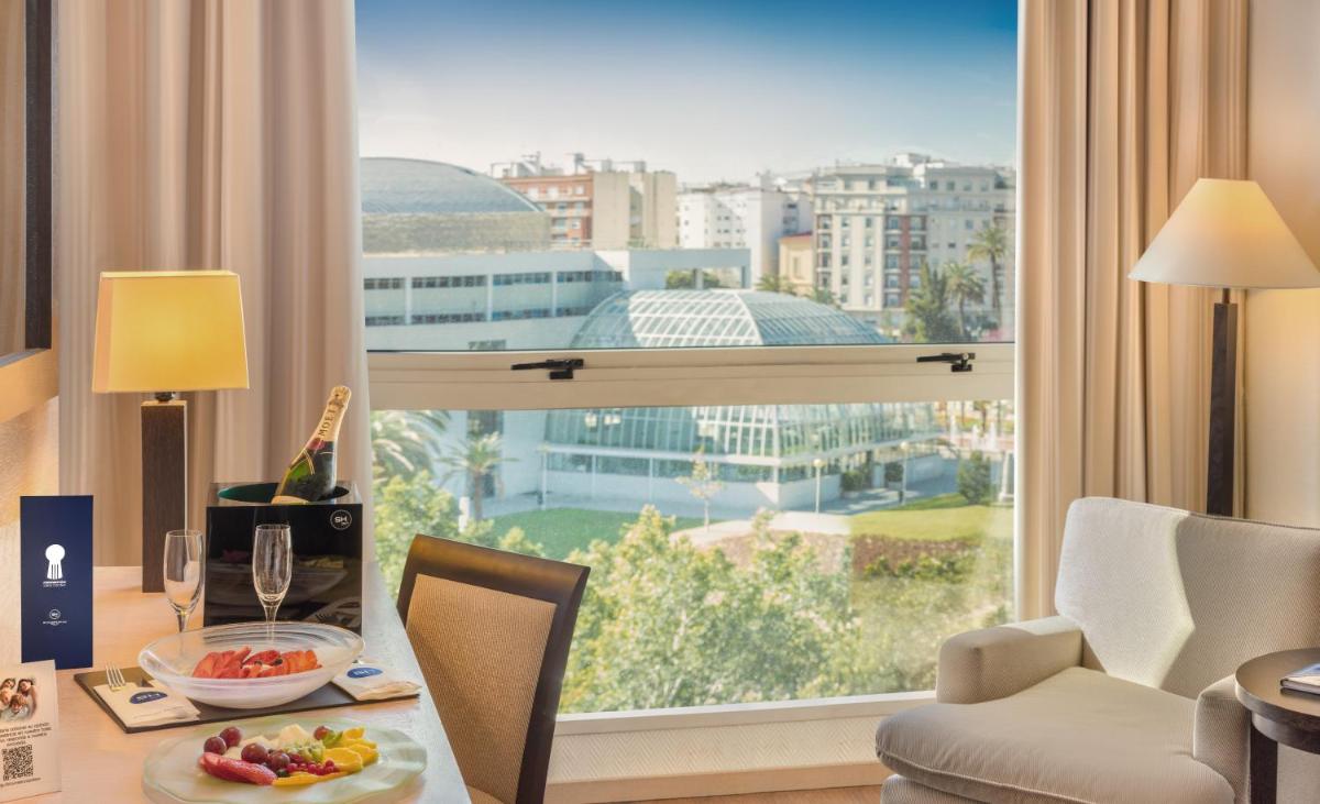 Comida en o cerca de este hotel