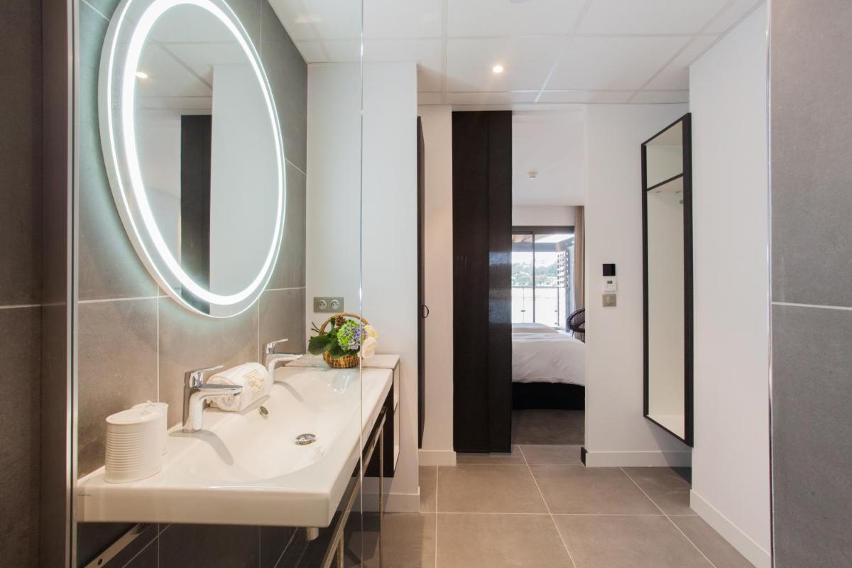 Salle de bains dans l'établissement Hôtel & Spa Villa Seren